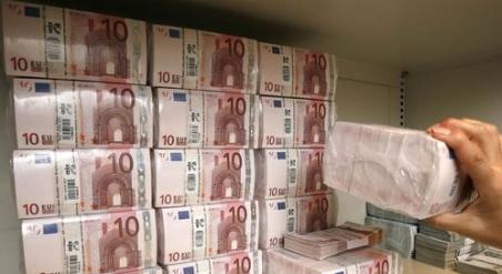 Mii de euro cu destinaţia România, confiscaţi de poliţia irlandeză de la cerşetori romi