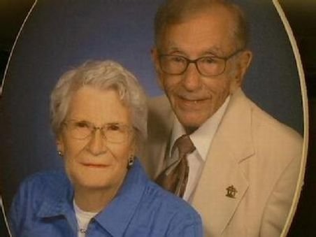 Dragostea adevărată există: Au murit ţinându-se de mâini după o căsnicie de 72 de ani 