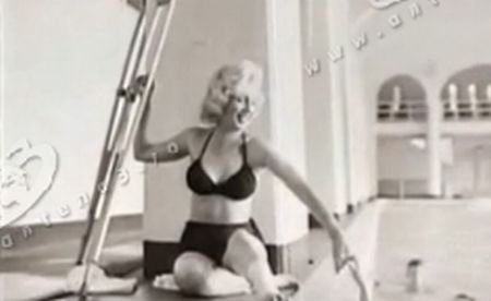 Marilyn Monroe, în cârje. Fotografii nemaivăzute cu frumoasa actriţă