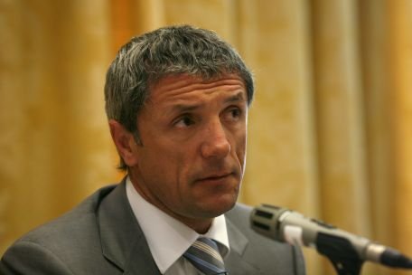 Gică Popescu a rămas fără permis de conducere, după ce a fost prins cu 111 km/h în Bucureşti