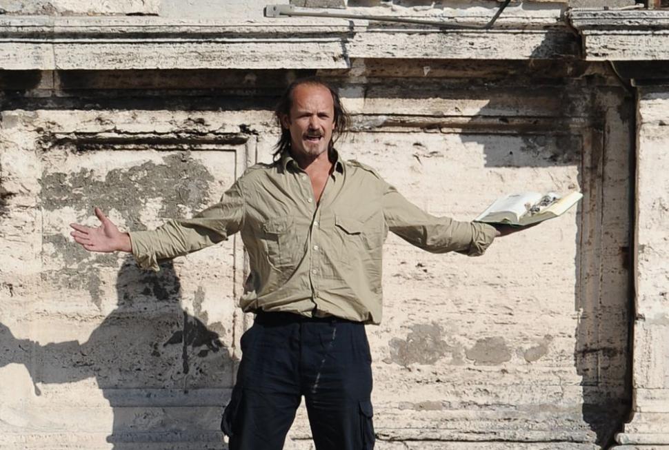 Un român a incendiat o Biblie, în timpul unei slujbe oficiată de Papa Benedict al XVI-lea 112885