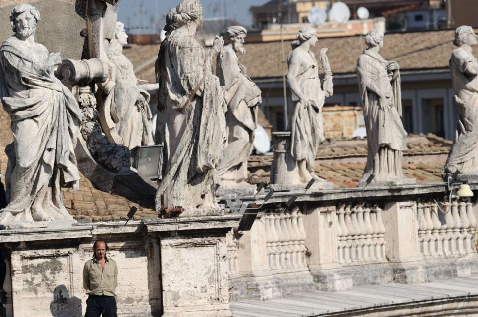 Un român a incendiat o Biblie, în timpul unei slujbe oficiată de Papa Benedict al XVI-lea 112887