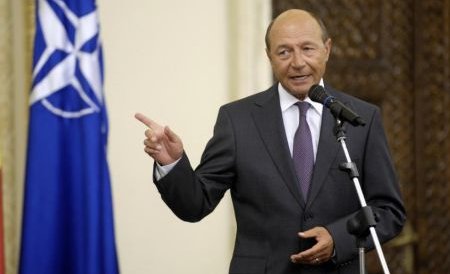 Băsescu s-a întâlnit luni cu membrii cabinetului Boc şi Mugur Isărescu