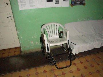 Din categoria &quot;Eterna Românie&quot;: ambulanţă folosită la cărat lemne. Vezi un top cu cele mai &quot;pitoreşti&quot; imagini 112063