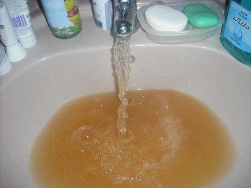 Din categoria &quot;Eterna Românie&quot;: ambulanţă folosită la cărat lemne. Vezi un top cu cele mai &quot;pitoreşti&quot; imagini 112066