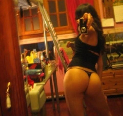 Din cauza lor ar trebui interzis Facebook-ul? Dezbrăcate în baie, cu haine murdare pe fundal 112954