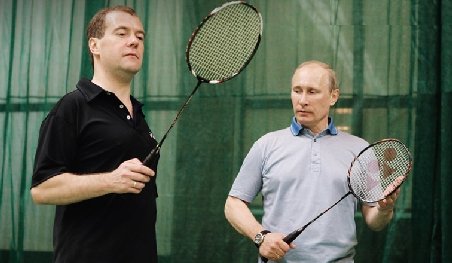 Dmitri Medvedev joacă badminton cu Vladimir Putin, într-un clip de promovare a sportului