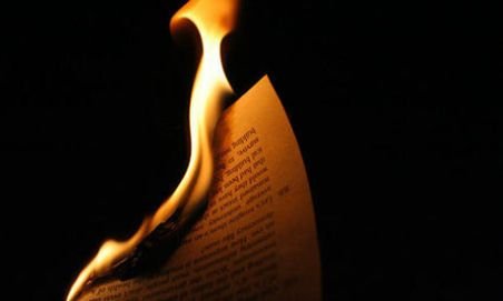 Românul care a dat foc Bibliei la Vatican, internat la sanatoriu