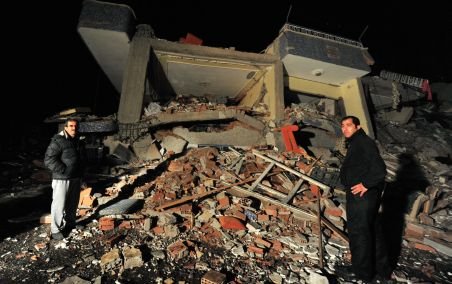 Ultimul bilanţ al cutremurului din Turcia: 239 morţi şi 1.300 de răniţi