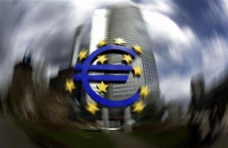 Euro scade pe piețele internaționale după anularea unei întâlniri a miniștrilor de Finanțe europeni