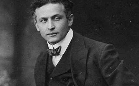 Bustul lui Houdini a reapărut „ca prin magie” la mormântul artistului