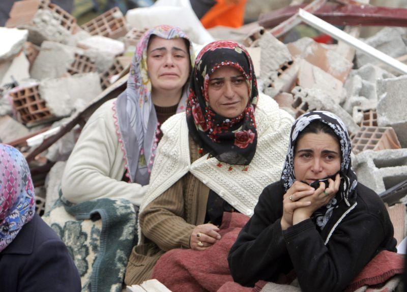 Miracol sau noroc? A fost scoasă de sub dărâmături la 66 de ore după cutremurul din Turcia 113310