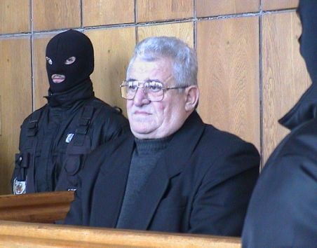 Nicolae Mischie a fost condamnat la doi ani de închisoare cu suspendare, pentru folosirea de acte false