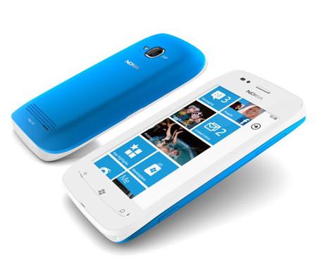 Nokia atacă supremaţia Apple şi Samsung cu cinci noi terminale, Lumia şi Asha 113425