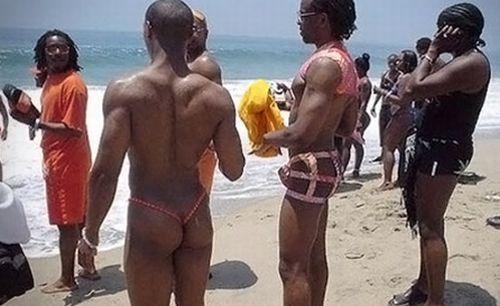 De ce e mai bine iarna decât vara? Pentru că nu vezi aşa ceva! Poze extravagante de la malul mării 113480