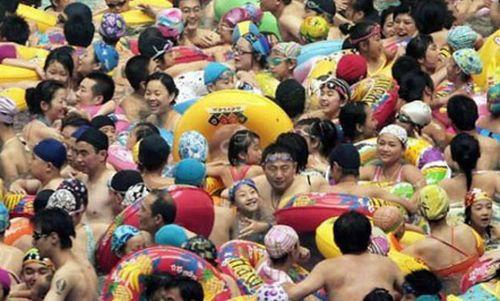 De ce e mai bine iarna decât vara? Pentru că nu vezi aşa ceva! Poze extravagante de la malul mării 113481