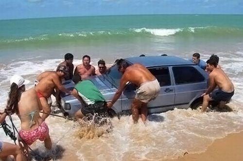 De ce e mai bine iarna decât vara? Pentru că nu vezi aşa ceva! Poze extravagante de la malul mării 113483