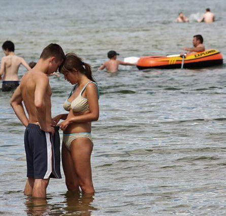 De ce e mai bine iarna decât vara? Pentru că nu vezi aşa ceva! Poze extravagante de la malul mării 113488