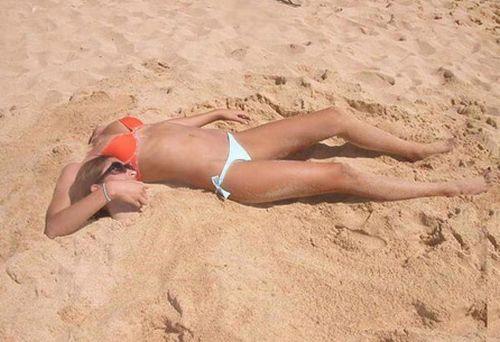 De ce e mai bine iarna decât vara? Pentru că nu vezi aşa ceva! Poze extravagante de la malul mării 113492