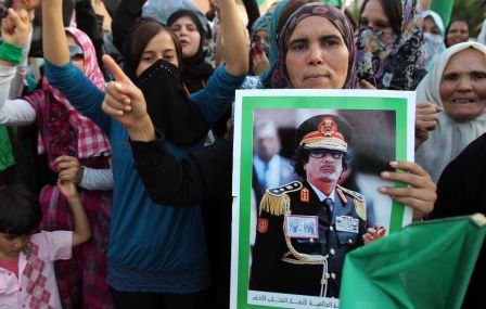 Vezi primele imagini de la înmormântarea lui Gaddafi