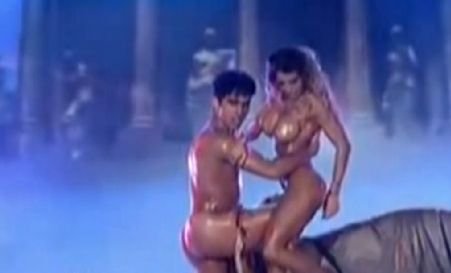 Dans erotic la TV. Sex oral, o pereche de sâni superbi şi dansatori nud, în Argentina
