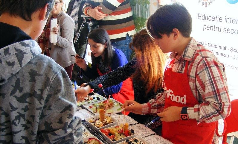 Pe locuri, fiţi gata:  Good Food a dat startul Competiţiei de gătit în şcoli !