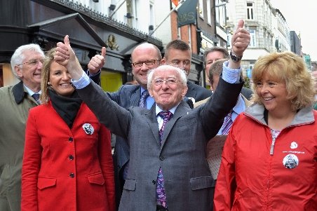 Michael Higgins, în vârstă de 70 ani, a fost confirmat oficial în funcţia de preşedinte al Irlandei