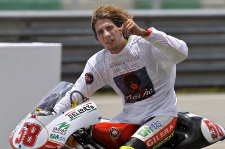Tatăl lui Marco Simoncelli: Aş vrea un minut în care toate motoarele din Moto GP să fie turate