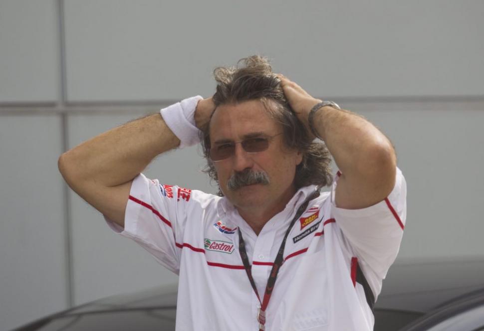 Tatăl lui Marco Simoncelli: Aş vrea un minut în care toate motoarele din Moto GP să fie turate 113886