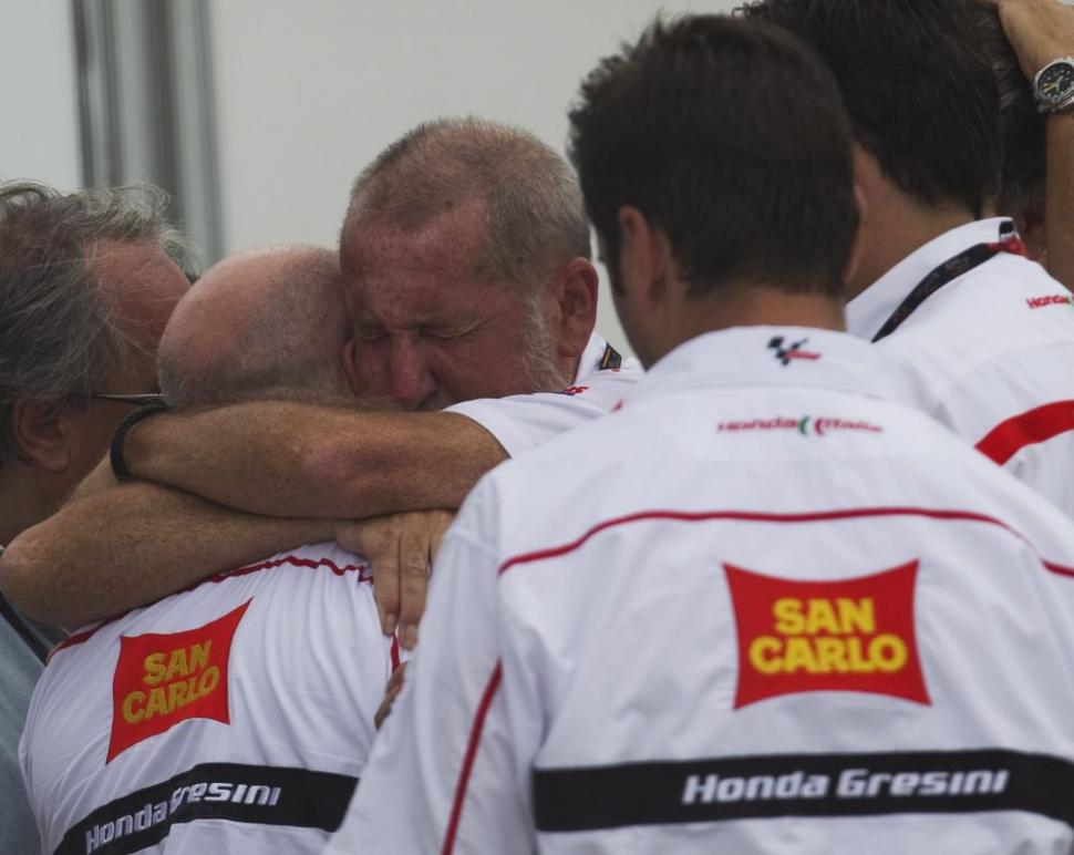Tatăl lui Marco Simoncelli: Aş vrea un minut în care toate motoarele din Moto GP să fie turate 113888