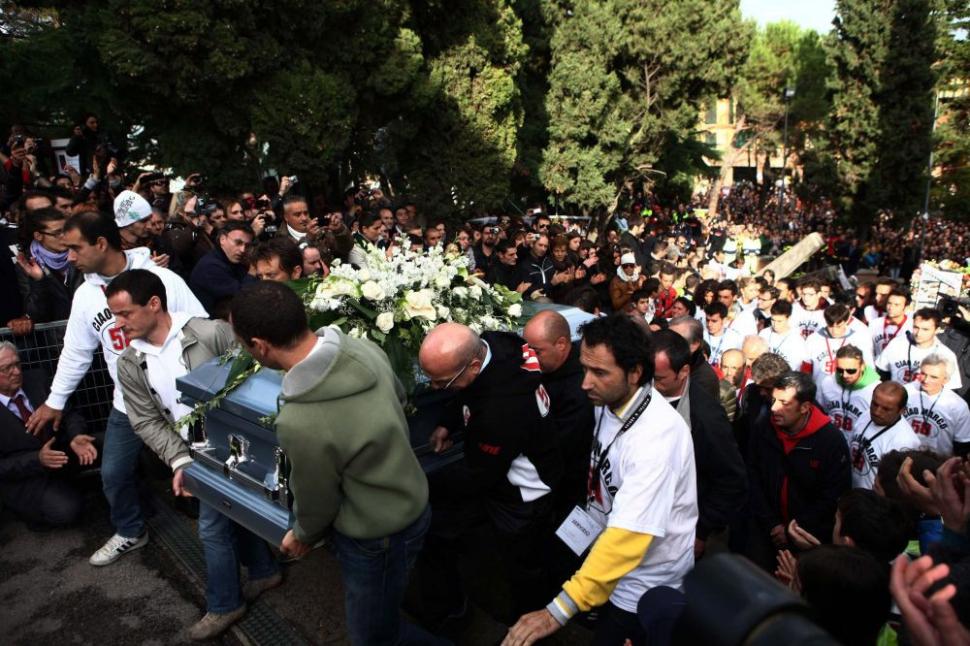 Tatăl lui Marco Simoncelli: Aş vrea un minut în care toate motoarele din Moto GP să fie turate 113889