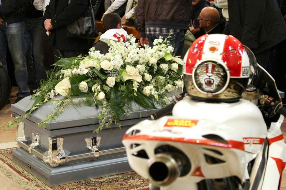 Tatăl lui Marco Simoncelli: Aş vrea un minut în care toate motoarele din Moto GP să fie turate 113890