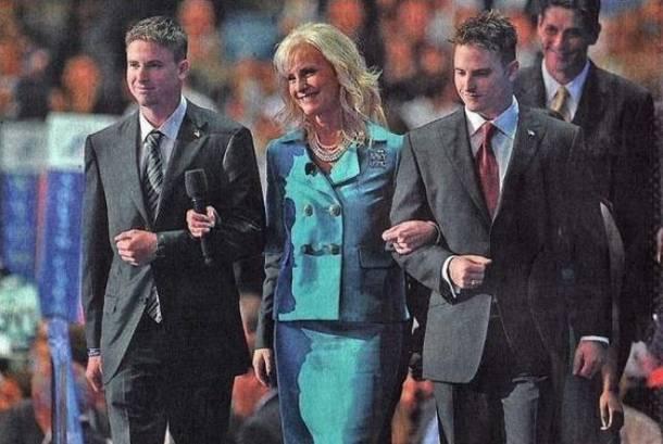 Ce face cu mâinile?! Fotografia care îţi va spune multe despre sex... şi despre tine 113988