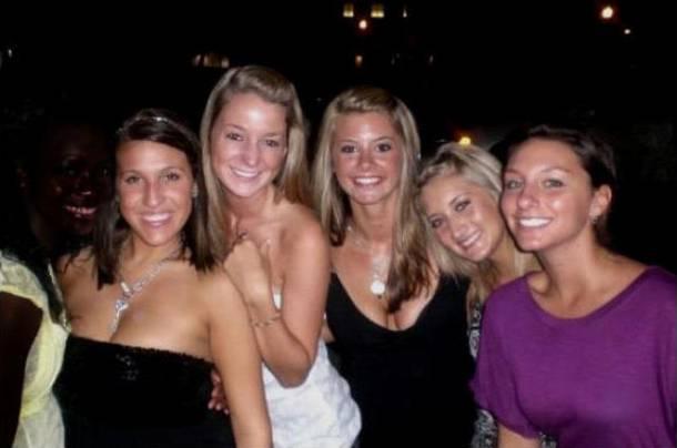 Ce face cu mâinile?! Fotografia care îţi va spune multe despre sex... şi despre tine 113990