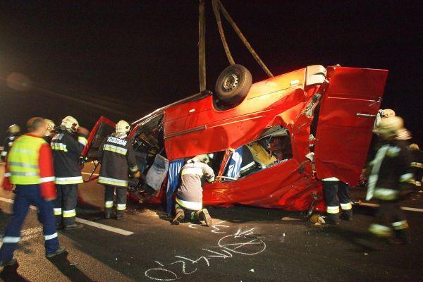 Imagini cutremurătoare de la locul accidentului soldat cu 14 români morţi 113993