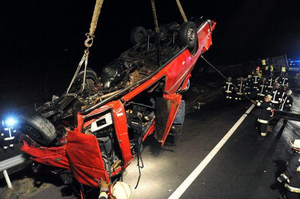 Imagini cutremurătoare de la locul accidentului soldat cu 14 români morţi 113995