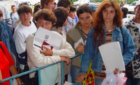 Sute de mii de români, rămaşi şomeri în Spania