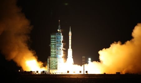 China se pregăteşte pentru prima sa staţie spaţială. A lansat o navetă fără echipaj