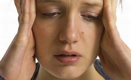 Unul din patru români are migrene săptămânal. Vezi cum pot fi combătute