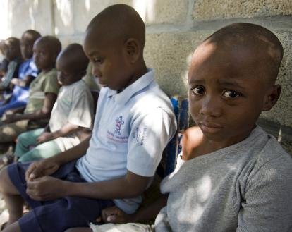 Haiti. Peste 225.000 de copii sunt transformaţi în sclavi de către propriii părinţi