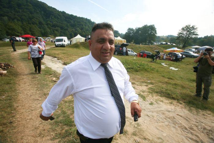 Case cu turnuleţe, maşini luxoase şi aur cât cuprinde! Topul celor mai bogaţi romi din România 114655