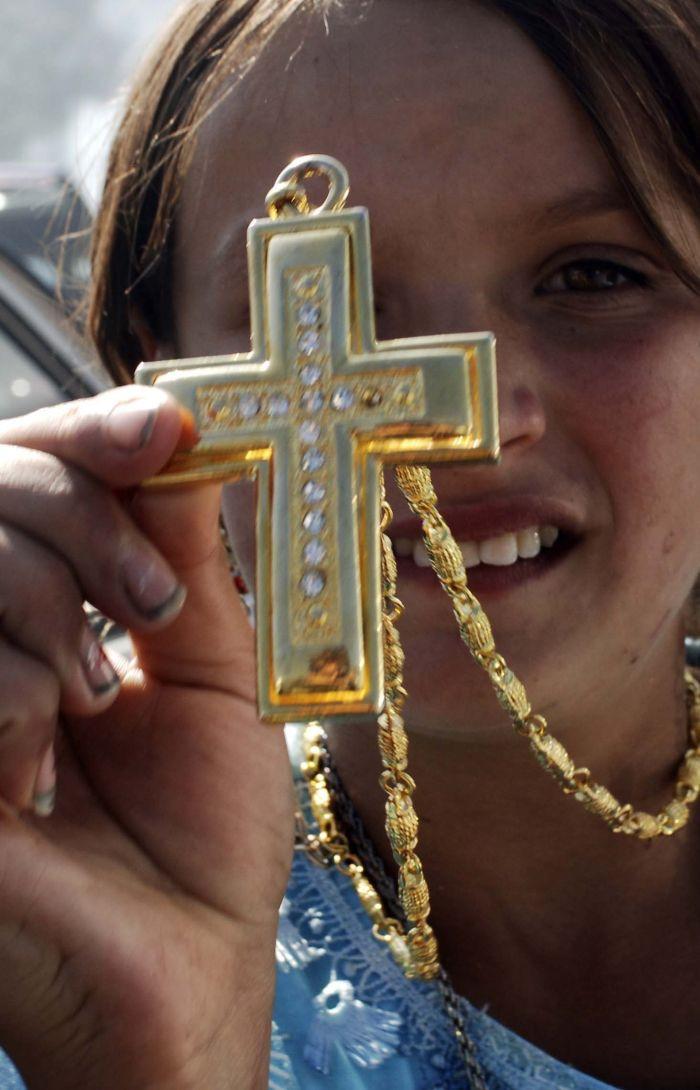 Case cu turnuleţe, maşini luxoase şi aur cât cuprinde! Topul celor mai bogaţi romi din România 114661