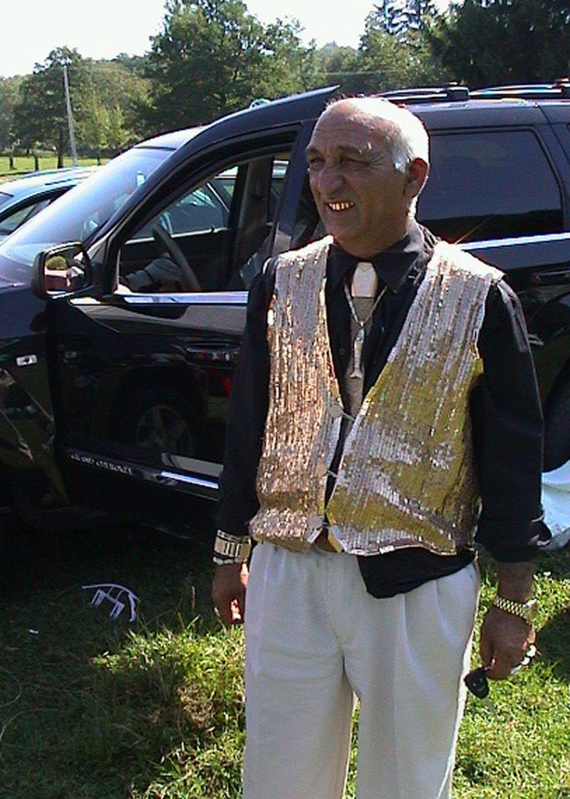 Case cu turnuleţe, maşini luxoase şi aur cât cuprinde! Topul celor mai bogaţi romi din România 114662