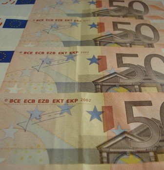 Cel mai vanat post al momentului de pe piata de capital aduce venituri de 80.000 euro pe an si decide soarta unor active de un sfert de miliard de euro