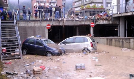 Cel puţin şapte morţi şi mai mulţi dispăruţi, în urma ploilor torenţiale din Italia