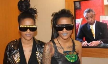 Fotografii bombă! Vezi ce poţi păţi când te fotografiezi lângă un televizor... deschis 114905