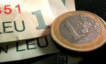 Leul începe săptămâna în scădere în raport cu euro şi dolarul. Vezi cursul BNR