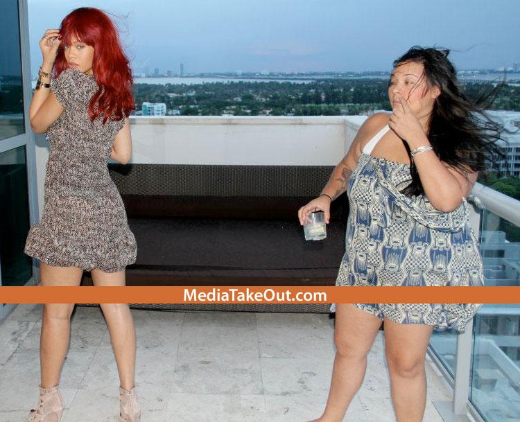 Ce-i face această femeie Rihannei? Fotografia care va înnebuni bărbaţii 115266