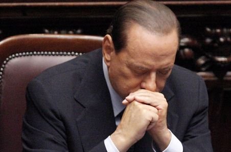 Guvernul Berlusconi a obţinut un vot crucial în Parlament, dar a pierdut majoritatea absolută 