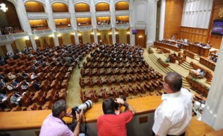 Şase deputaţi, reclamaţi de ANI la Parchetul Înaltei Curţi pentru că şi-au angajat rude la cabinetele parlamentare